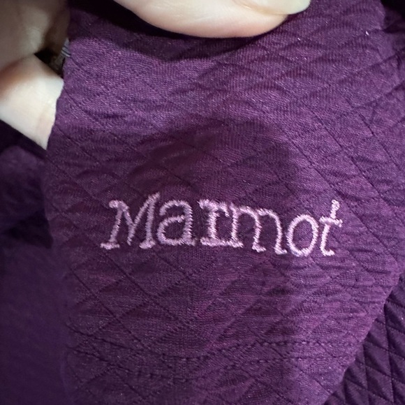 Marmot Women's Deep Purple/Burgandy pullover - Picture 4 of 6